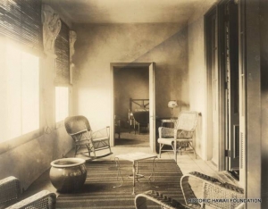 Original wicker chairs on private lanai