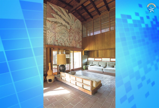CINDY ELLEN RUSSELL / CRUSSELL@STARADVERTISER.COM The living room area featuring a mural by Charlot above the sliding glass doors.