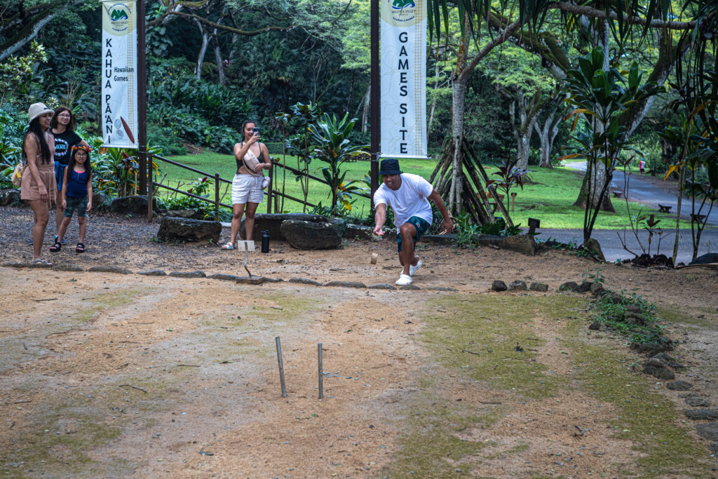 Visitorʻs can play ʻulu maika at Kahua Pāʻani, a station dedicated to Hawaiian games. 